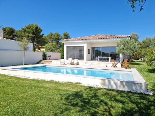 Eguilles villa 4 chambres avec sdb, piscine gîte à louer Éguilles