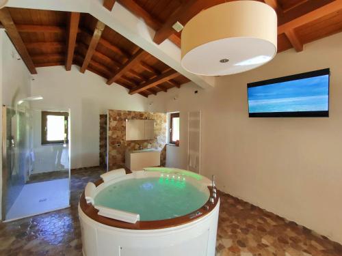 Pezsgőfürdő, Borgo Biaia Agriturismo in Camporgiano