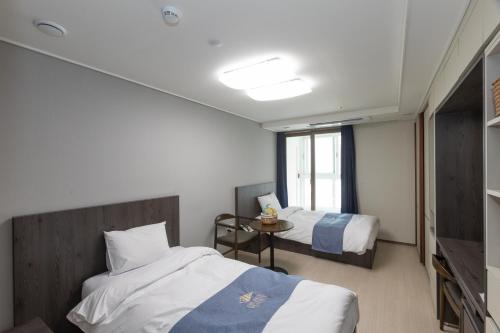 2 twin beds