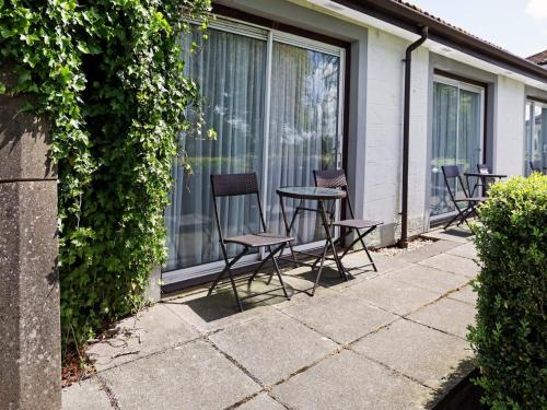 OYO Dryfesdale Hotel - image 12