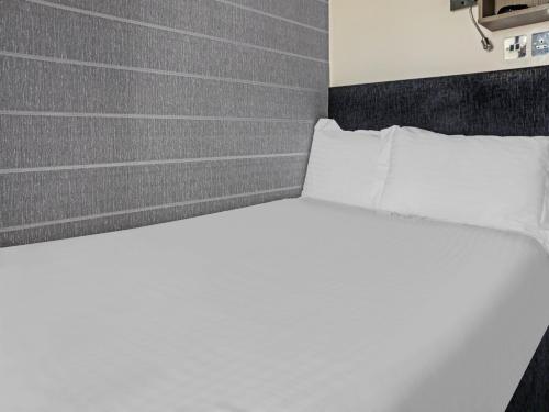 OYO Dryfesdale Hotel - image 7