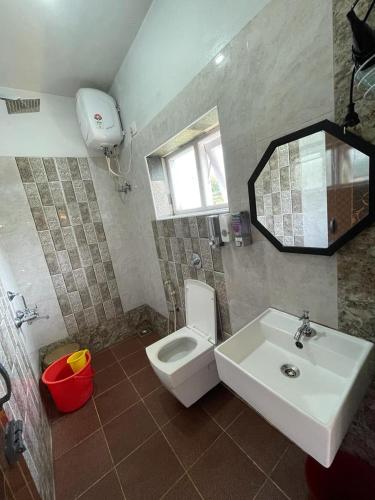Deluxe Double Room with Balcony image 9
