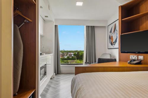 Roomzzz London Stratford - image 8