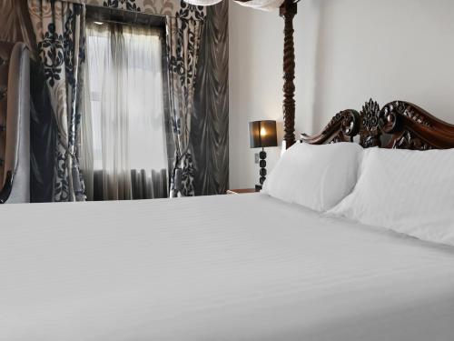 OYO Dryfesdale Hotel - image 10