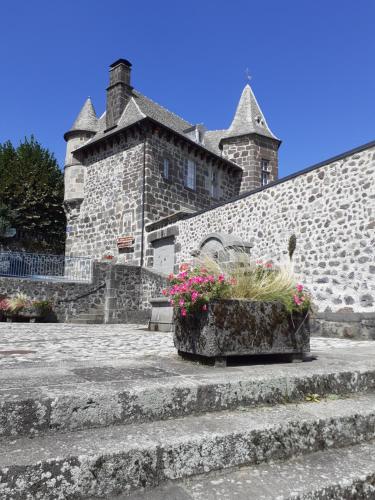 Maison du Chevalier des Huttes - Table et Chambres d'hôtes - Chambre d'hôtes - Vic-sur-Cère