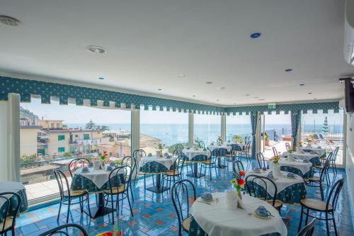 酒吧/高級酒吧, Riviera B&B Rooms & Apartment SEA-VIEW in 馬奧萊