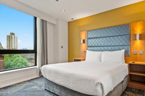 Roomzzz London Stratford - image 4