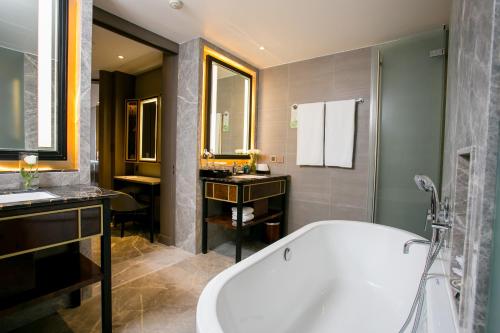 room detail thumbnail 2