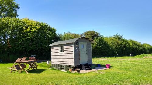 Shepherd's Lodge - Shepherd's Hut with Devon Views for up to Two People and One Dog