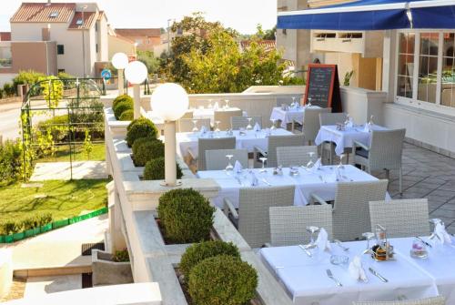 Hotel Mediteran - image 11