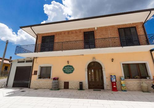 Зовнішній вигляд готелю, Agriturismo in montagna in Irpinia in Montemarano