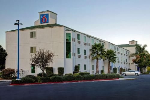 Motel 6-Gilroy, CA