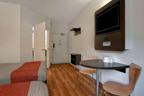Motel 6-Gilroy CA - image 9