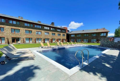 367684190 Hotel Fontanals Golf