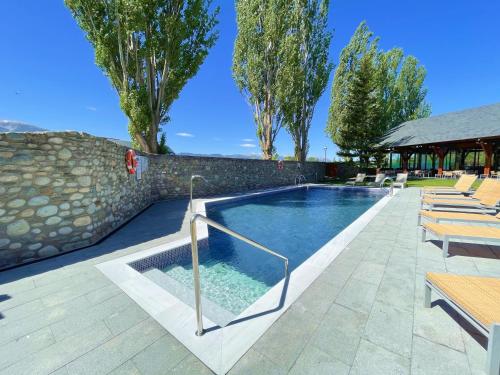 367684289 Hotel Fontanals Golf