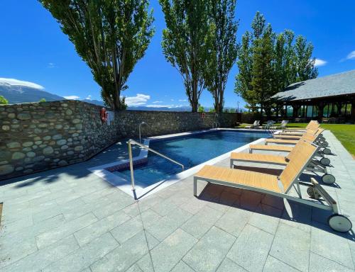 367684338 Hotel Fontanals Golf