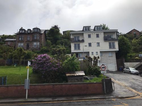 Beautiful 3-Bed Apartment in Gourock