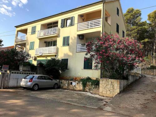 Attractive Beach Apartment - Vitarnja! in Jelza