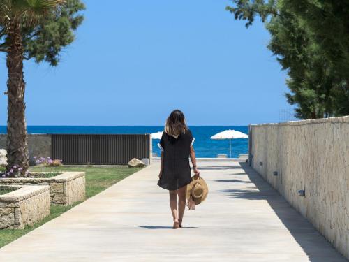 Amalthia Villa, Heated Pool & Walk to the Beach, By ThinkVilla gîte à louer Kólpos Chaníon