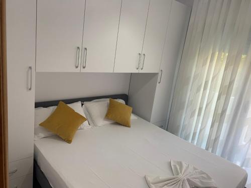 Julia Apartments - image 13