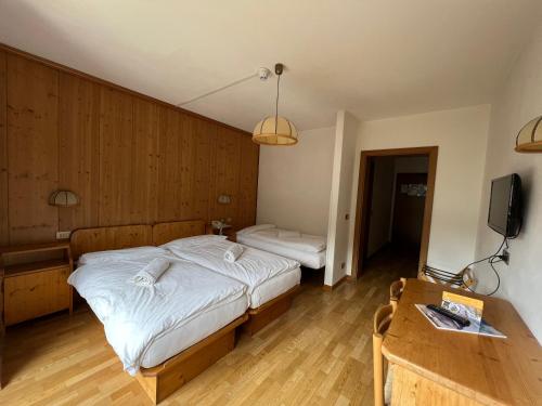 Hotel D'La Varda Room Type - Triple Room with Balcony
