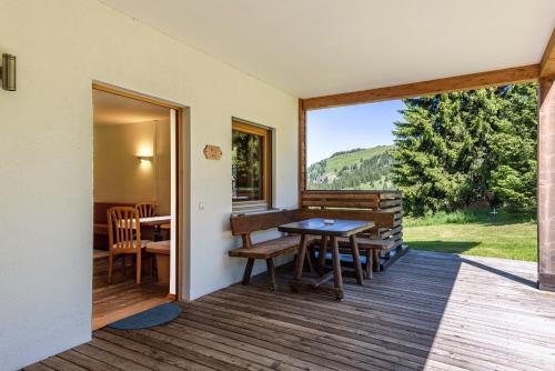 Superior One-Bedroom Apartment with Balcony