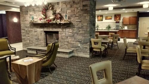 Shared lounge/TV area, Wingate by Wyndham Elkins in Elkins (WV)