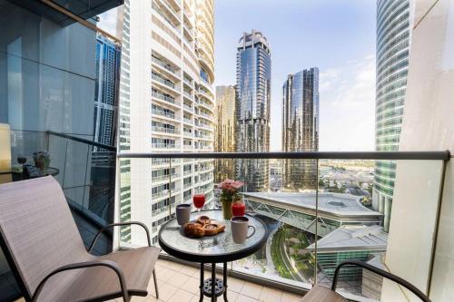 La Buena Vida Holiday Homes - Luxe 1BD, boutique apt full lakeview 1m to Metro, Lake & Almas Tower, Dubaj (fotografie 3)