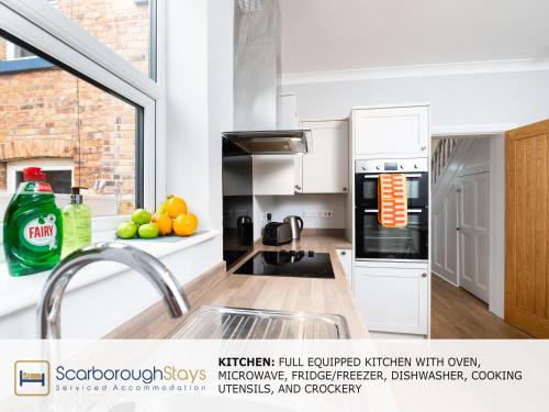 Ashville Lodge- A Spacious 5 Bedroomed Townhouse - FREE Parking - 5 min to the beach and Peasholm Park - image 12