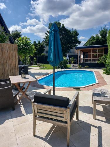 Erkély/terasz, East Meets West Bed and Breakfast in Veenendaal