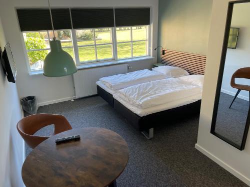 2 twin beds