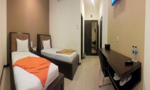 Jazz Hotel Palu The 3-star Jazz Hotel Palu offers comfort and convenience whether youre on business or holiday in Palu. The property features a wide range of facilities to make your stay a pleasant experience. Free 