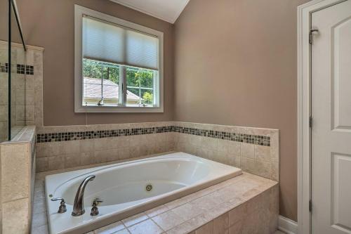 Tellico Village Getaway with Theater, Game Room in Loudon (TN)