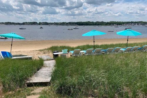 Bayfront Wareham Retreat with Private Beach! in Wareham, USA