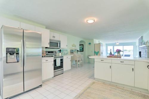 Bayfront Wareham Retreat with Private Beach!