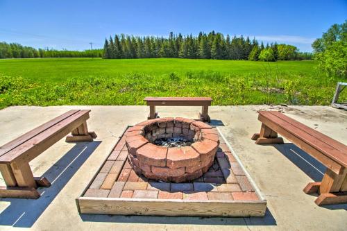 Rural Harrys House with Fire Pit on 20 Acres