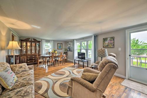 Cheerful Grand Rivers Cottage, 1/2 Mi to Lake in Lake City (KY)