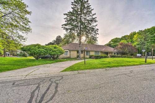 Cozy West Bloomfield Home - Fishing Nearby! in West Bloomfield Township (MI)