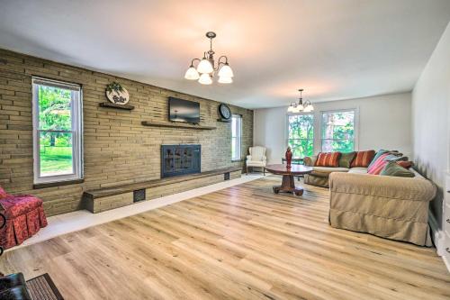Roomy Montour Falls Retreat w/ Private Pool! in Montoras ūdenskritumi (NY)
