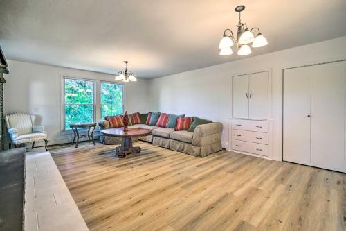Roomy Montour Falls Retreat w/ Private Pool! in Montoras ūdenskritumi (NY)