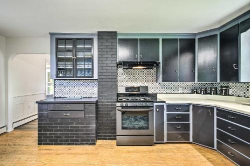 Roomy Montour Falls Retreat w/ Private Pool! in Montoras ūdenskritumi (NY)