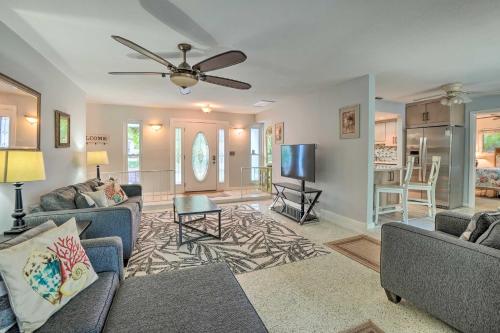 Vibrant Largo Home Heated Pool, Lake Views! in Largo, USA