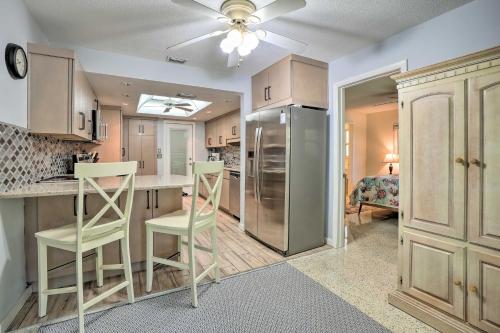 Vibrant Largo Home Heated Pool, Lake Views! in Largo, USA