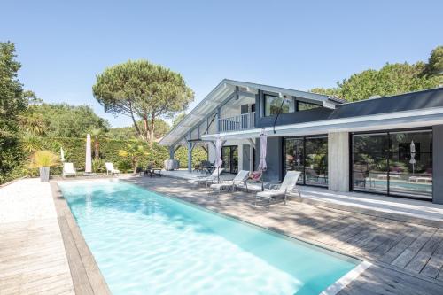 Ref 111 Seignosse, Villa de standing 4 étoiles partiellement climatisée avec piscine chauffée et Wifi au calme sur terrain 1100m2 - Location, gîte - Seignosse