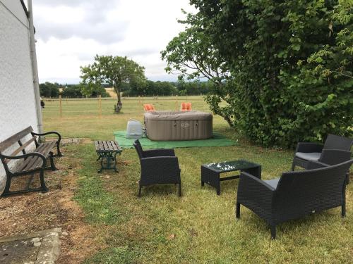Karstais baseins, Le Cottage in Paizay-le-Chapt