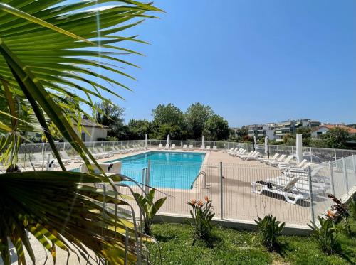 Appartement 11 en duplex - LES SUITES DE ROBINSON - Résidence avec piscine en bord de Siagne, à Mandelieu-La-Napoule