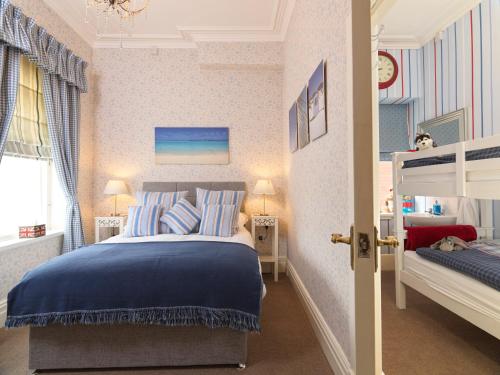 Howarth House - image 6