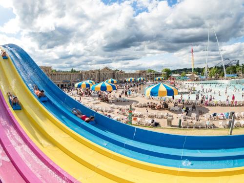 สวนน้ำ, เมาต์โอลิมปัส วอเตอร์ พาร์ค แอนด์ ธีม พาร์ค รีสอร์ต (MT. OLYMPUS WATER PARK AND THEME PARK RESORT) in วิสคอนซินเดลส์ (WI)