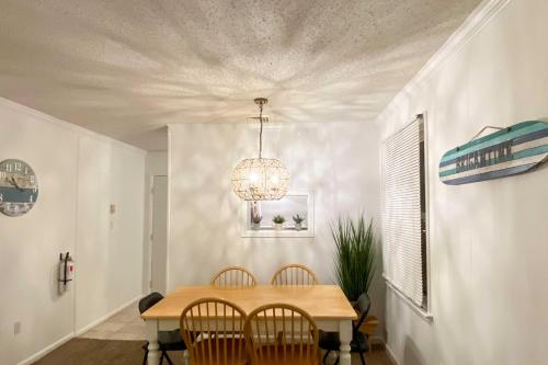 Brigantine Condo w/ Gas Grill - Walk to Beach! in Brigantine (NJ)