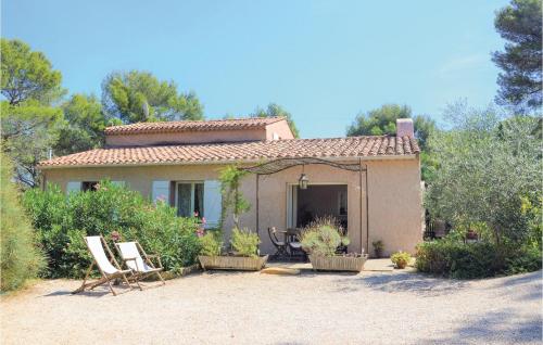 Awesome home in La Ciotat with WiFi and 2 Bedrooms gîte à louer Les Jeannots